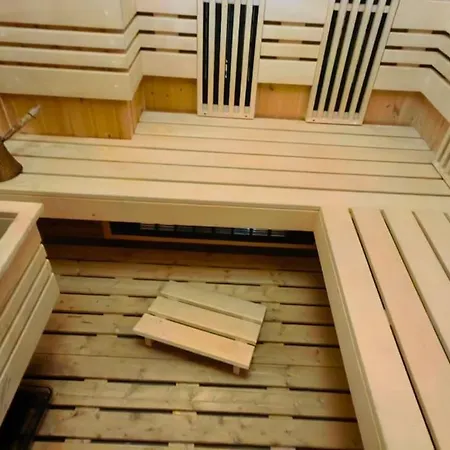 One Bedroom Flat With Sauna *